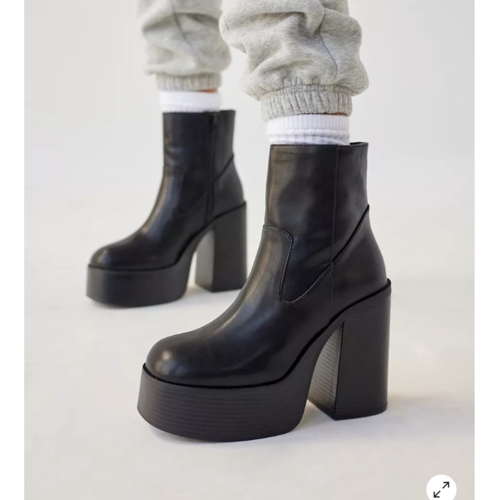 COPY - Urban outfitters Noreen Platform boot